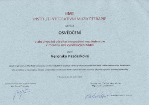 Osvěčení o absolvování výcviku integrativní muzikoterapii pro Veroniku Pazderkovou